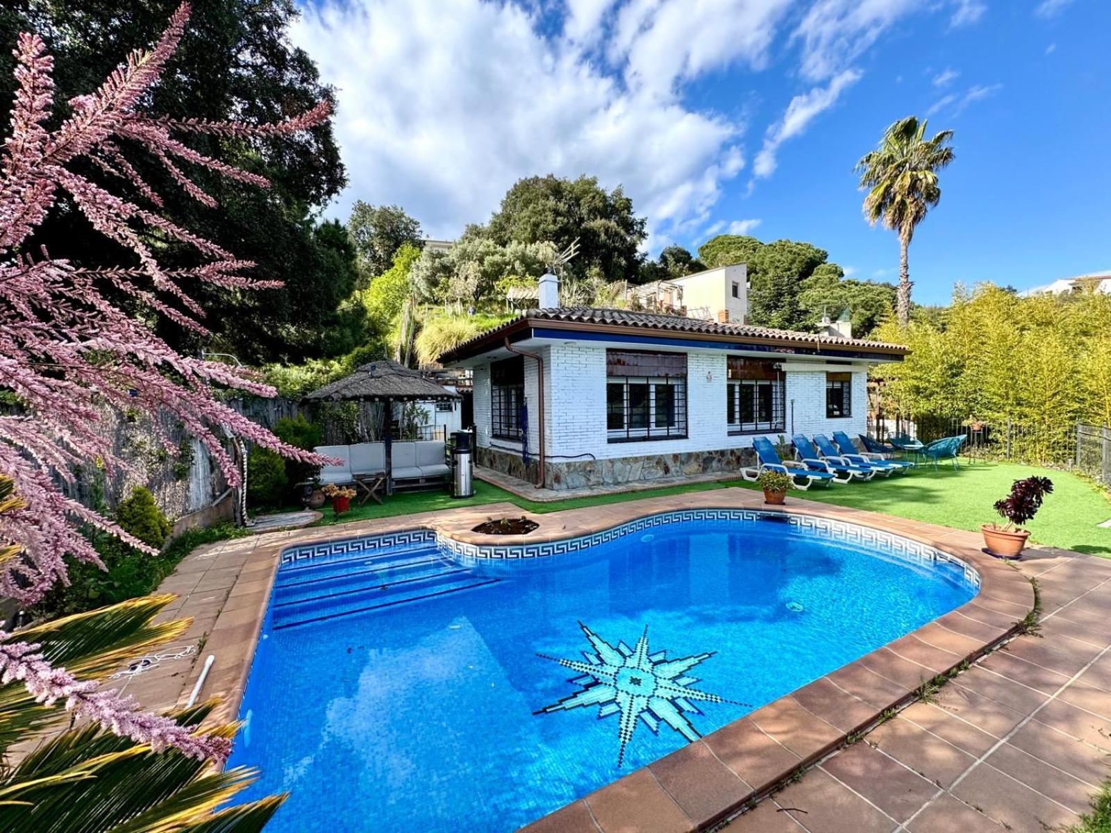 Casa Paraiso Piscina Tranquilidad Sant Cebria de Vallalta Exterior photo